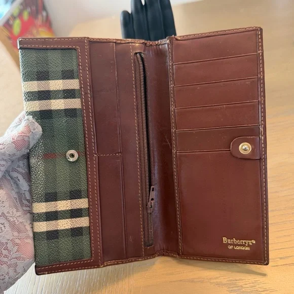 Louis Vuitton- Burberrys-Celine wallets - Picture 9 of 16